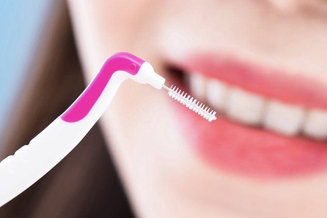 歯間ブラシ正しく使えていますか？